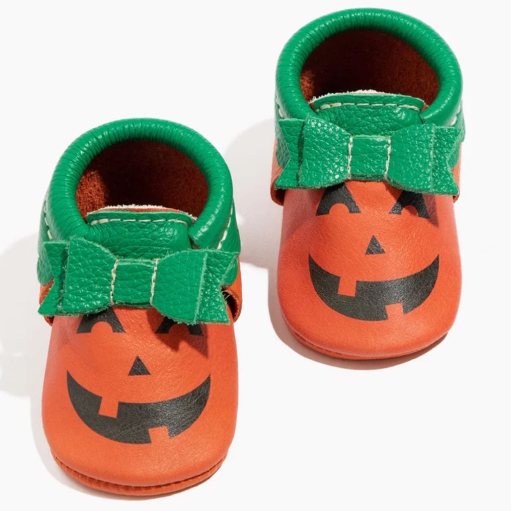 Freshly picked pumpkin bow moccs